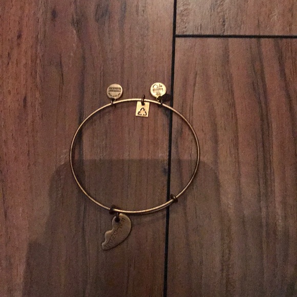 Jewelry bundle - Picture 3 of 7